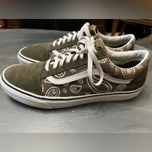Vans Men's Skate Shoes in Olive Green and White Peace Paisley Old Skool